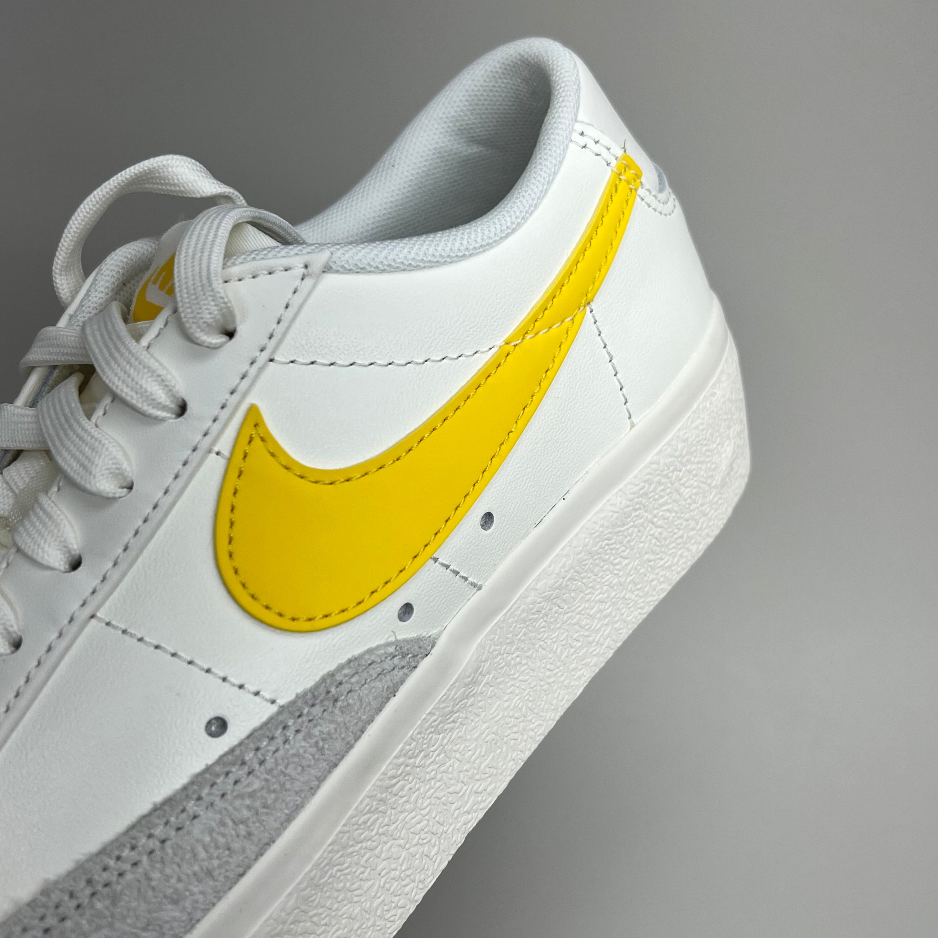 NIKE Blazer Low Cut Platform Sneaker Sz Women's 7.5 Men's 6 Yellow/Grey/White